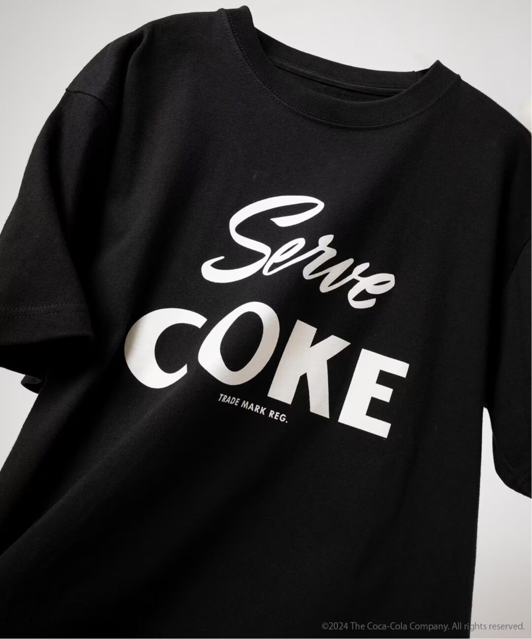 EDIFICE × Coca-Cola コラボ TEE & キャップが2024年 8月下旬 発売 (エディフィス コカ・コーラ)