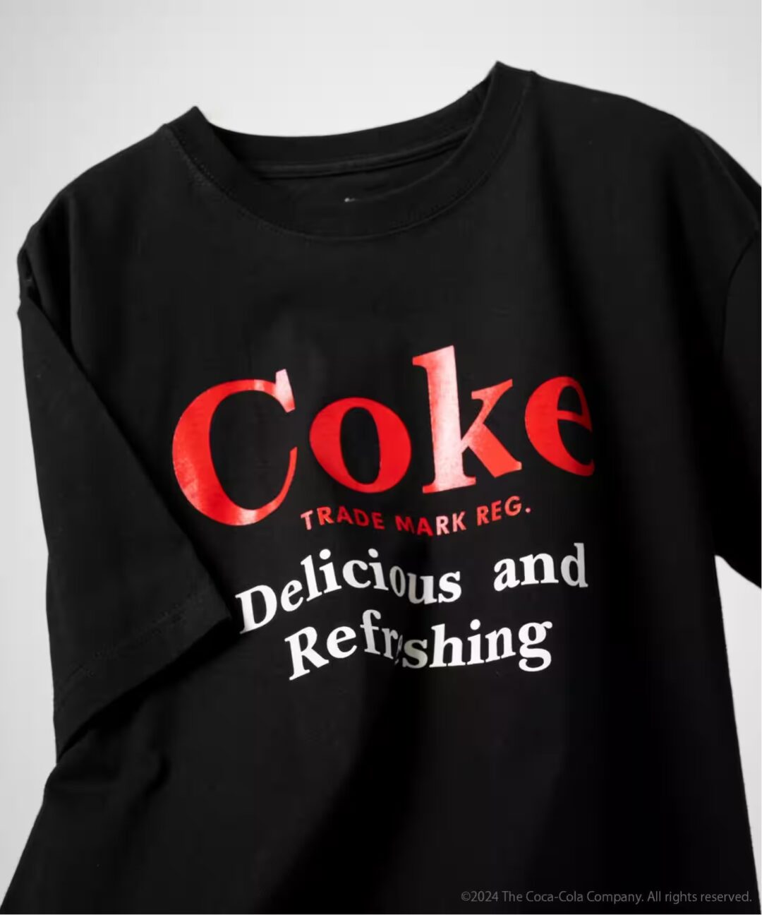 EDIFICE × Coca-Cola コラボ TEE & キャップが2024年 8月下旬 発売 (エディフィス コカ・コーラ)