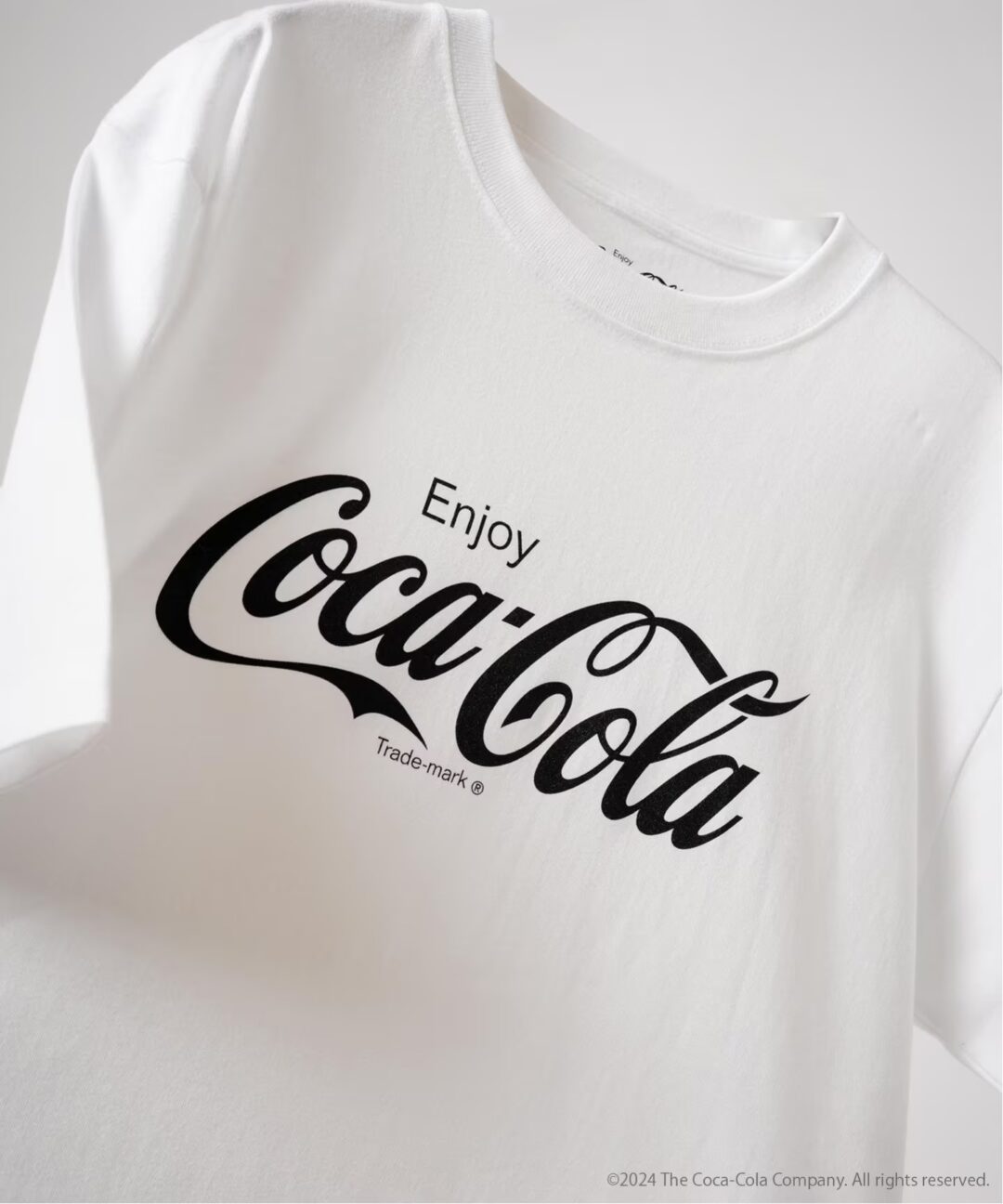 EDIFICE × Coca-Cola コラボ TEE & キャップが2024年 8月下旬 発売 (エディフィス コカ・コーラ)