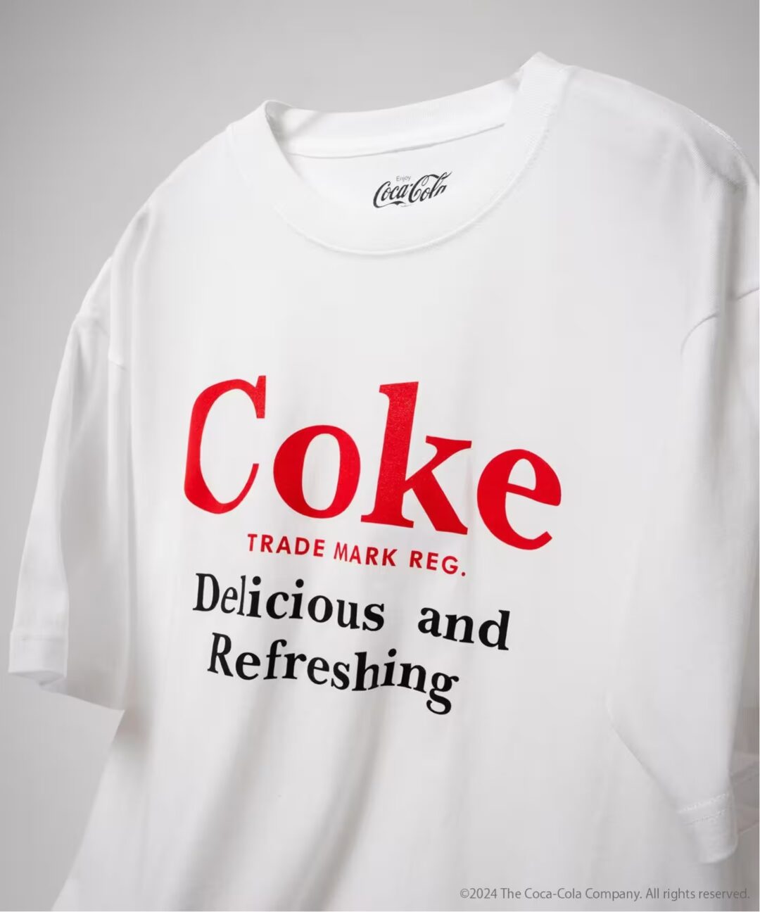 EDIFICE × Coca-Cola コラボ TEE & キャップが2024年 8月下旬 発売 (エディフィス コカ・コーラ)