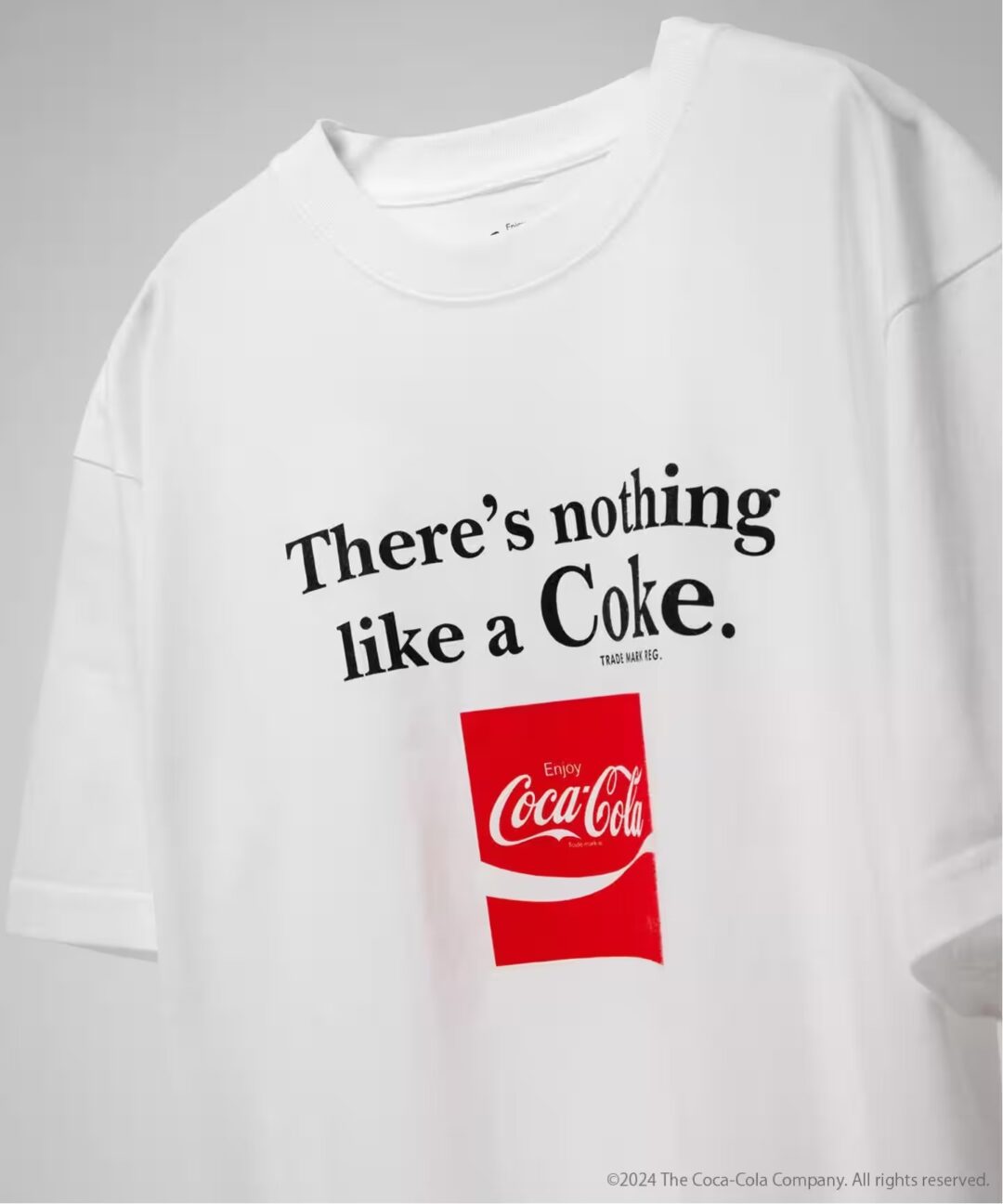 EDIFICE × Coca-Cola コラボ TEE & キャップが2024年 8月下旬 発売 (エディフィス コカ・コーラ)