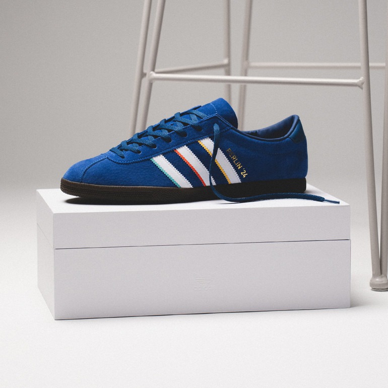 【2024年 9/4 発売】adidas Originals Berlin 24 "Blu/White" (アディダス オリジナルス ベルリン 24 "ブルー/フットウェアホワイト") [IG2108]