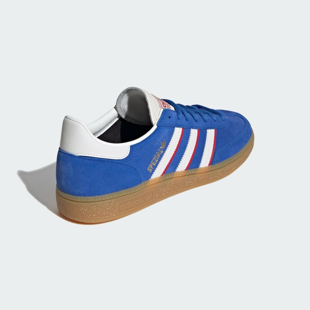 【2024年 8/9 発売】adidas Originals HANDBALL SPEZIAL “Blue/Cloud White” (アディダス オリジナルス ハンドボール スペツィアル “ブルー/ホワイト/スカーレット”) [IF9532]