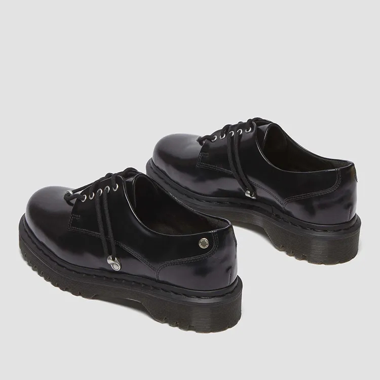 Dr. Martens からチロリアンシューズから着想を得た「ZEFFIR」が発売 (ドクターマーチン)