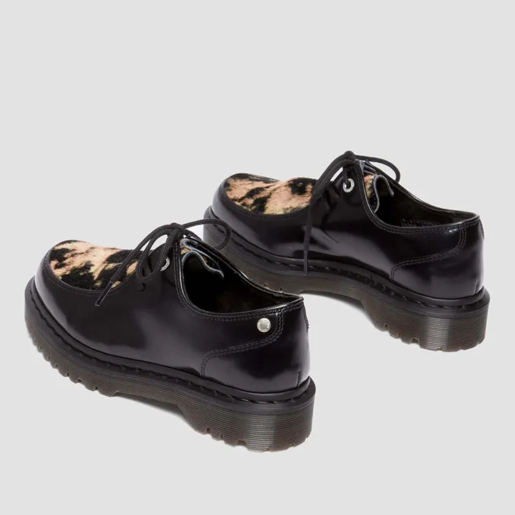 Dr. Martens からチロリアンシューズから着想を得た「ZEFFIR」が発売 (ドクターマーチン)