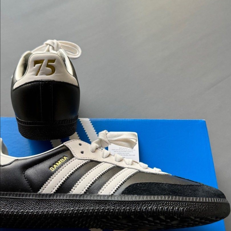 【2024年 8/16 発売】生誕75周年を祝した adidas Originals SAMBA “75th/Core Black/White” (アディダス オリジナルス サンバ “ブラック/ホワイト”) [JP5282]