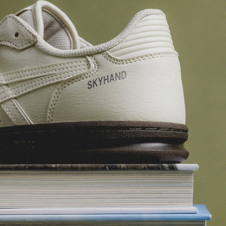 【2024年 9/12 発売】ASICS SKYHAND OG “Pale Oak/Cream” (アシックス スカイハンド OG) [1203A451.200]