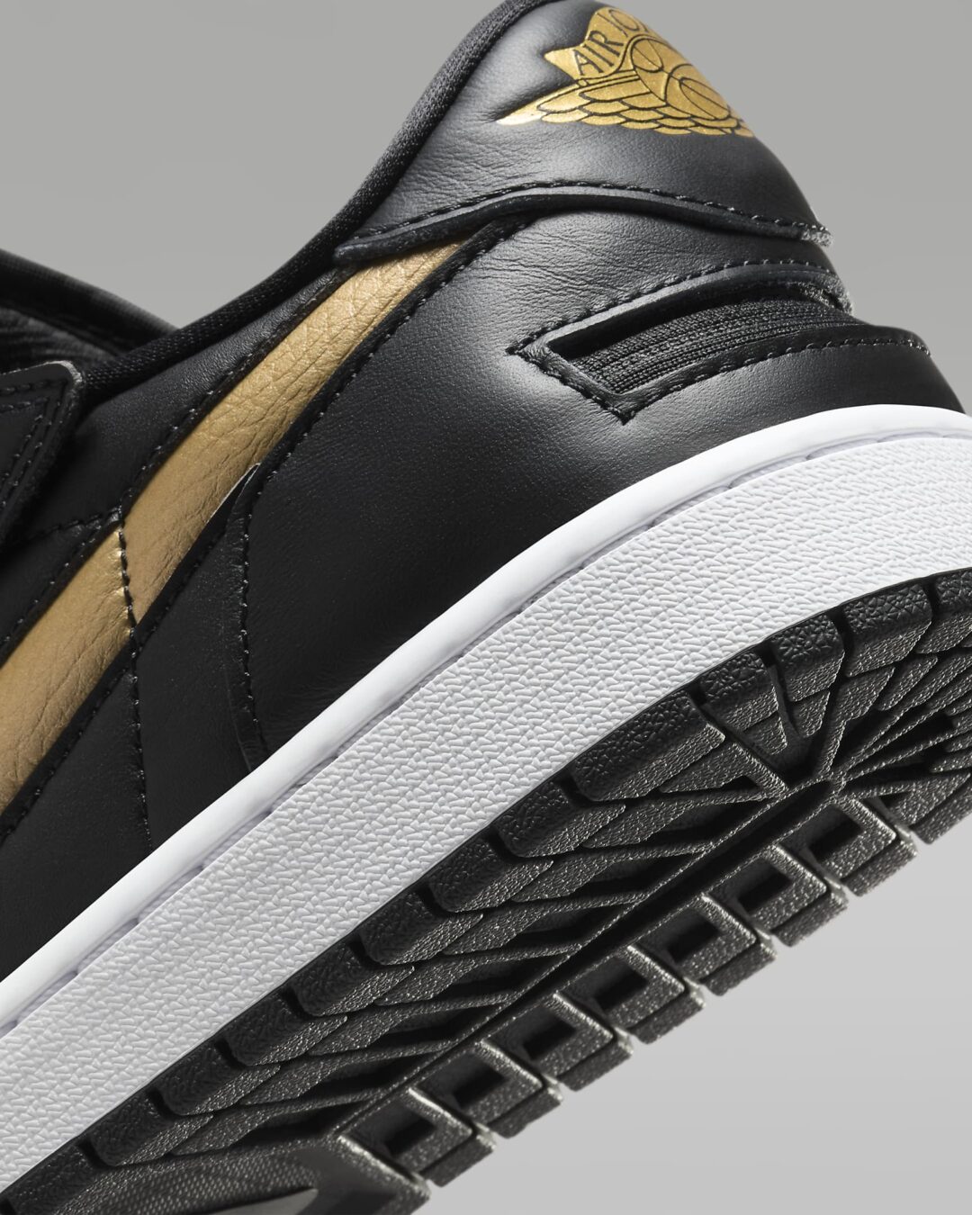 【2024年 8/19 発売】NIKE AIR JORDAN 1 LOW FLYEASE “Black/White/Metallic Gold” (ナイキ エア ジョーダン 1 ロー フライイーズ “ブラック/ホワイト/メタリックゴールド”) [DM1206-071]