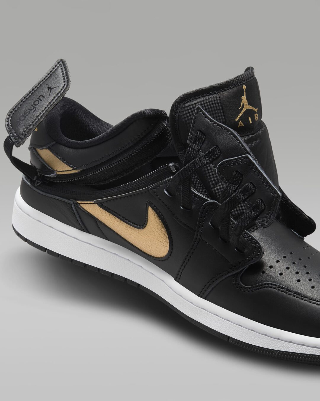 【2024年 8/19 発売】NIKE AIR JORDAN 1 LOW FLYEASE “Black/White/Metallic Gold” (ナイキ エア ジョーダン 1 ロー フライイーズ “ブラック/ホワイト/メタリックゴールド”) [DM1206-071]