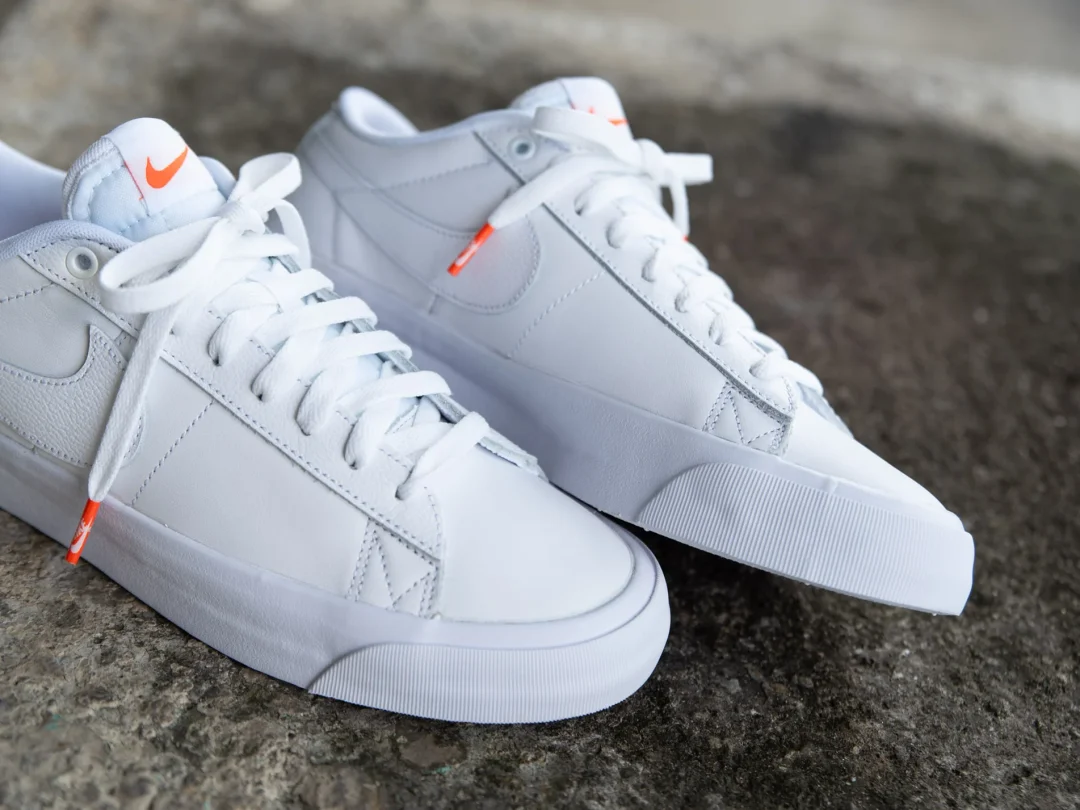 【2024年 8/20 発売】NIKE SB “Orange Label” ZOOM BLAZER LOW GT SIO “Triple White” (ナイキ エスビー “オレンジレーベル” ズーム ブレーザー ロー “トリプルホワイト”) [DR9099-101]