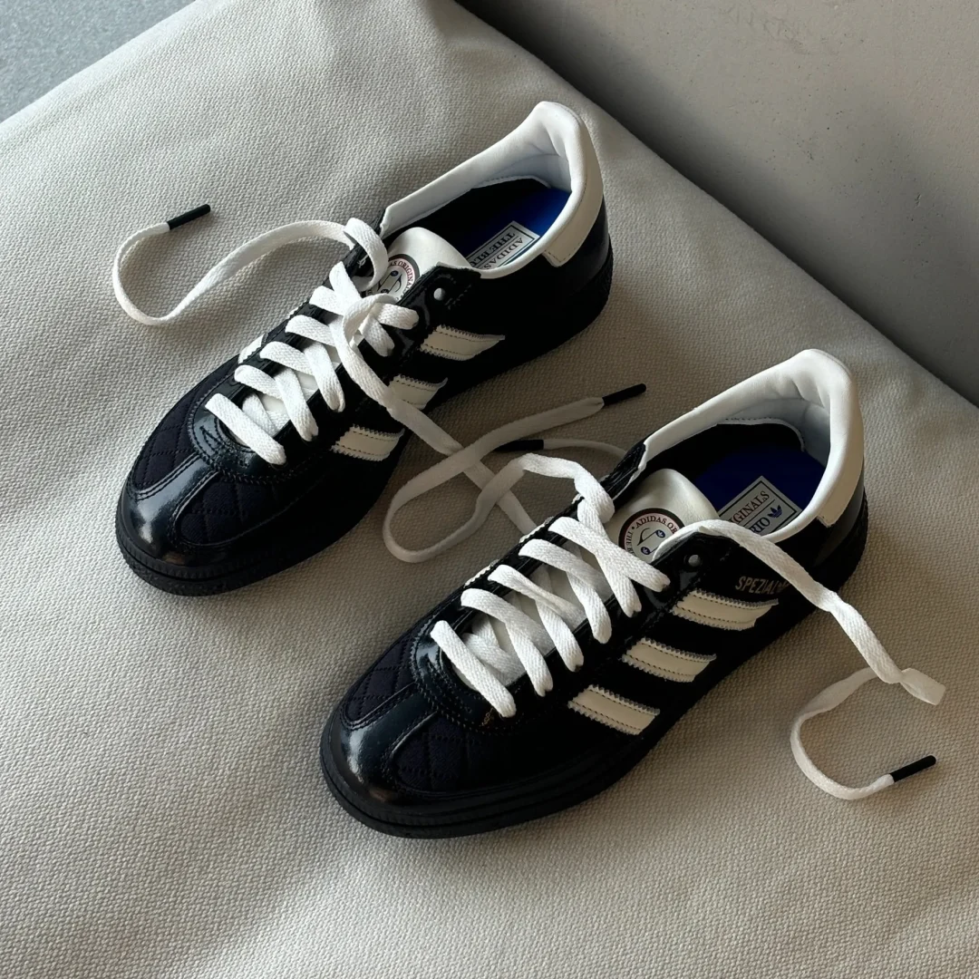 【2024年 発売】adidas Originals HANDBALL SPEZIAL “BLUE TRIO/Black” (アディダス オリジナルス ハンドボール スペツィアル “ブルートリオ/ブラック”) [JP5669]