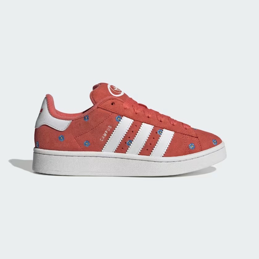 【2024年 8/9 発売】愛らしい花柄刺しゅうを散りばめた adidas Originals CAMPUS 00s “Preloved Scarlet/Core Black” (アディダス オリジナルス キャンパス 00s) [IF9639/IF9640]