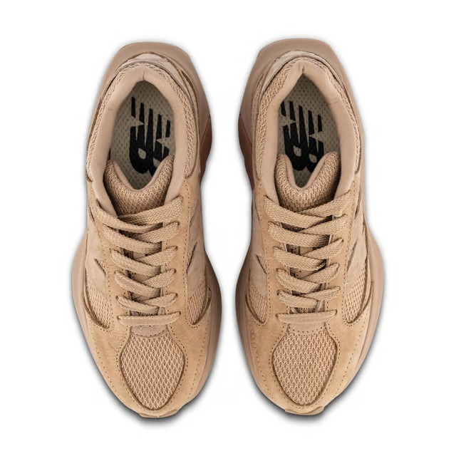 【2024年 発売】HYPE DC Exclusive New Balance WARPED RUNNER UWRPDFCB “Taupe” (ニューバランス ワープドランナー)