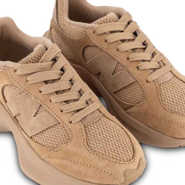 【2024年 発売】HYPE DC Exclusive New Balance WARPED RUNNER UWRPDFCB “Taupe” (ニューバランス ワープドランナー)