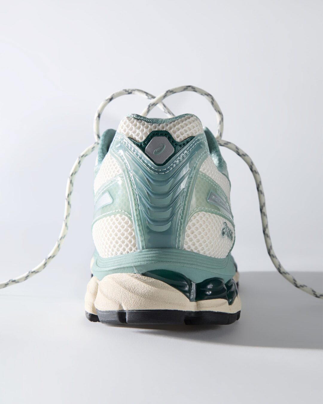 【2024年 10/21 発売】KITH Ronnie Fieg x ASICS GEL-KAYANO 12.1 “Light Sage” (キス ロニー・ファイグ アシックス ゲルカヤノ) [1203A675.100]