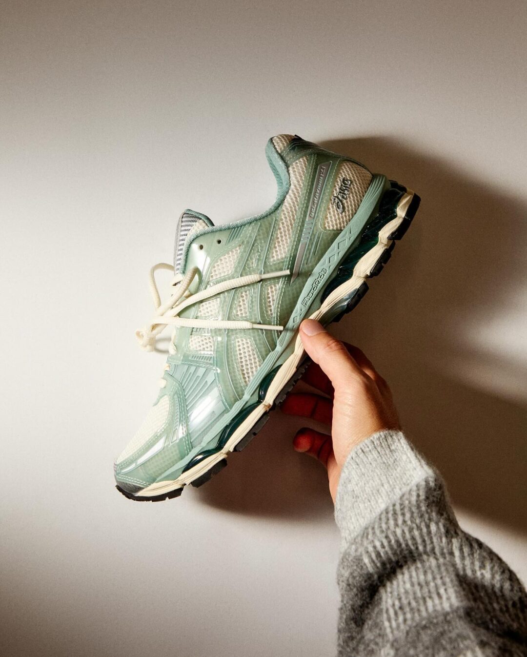 【2024年 10/21 発売】KITH Ronnie Fieg x ASICS GEL-KAYANO 12.1 “Light Sage” (キス ロニー・ファイグ アシックス ゲルカヤノ) [1203A675.100]