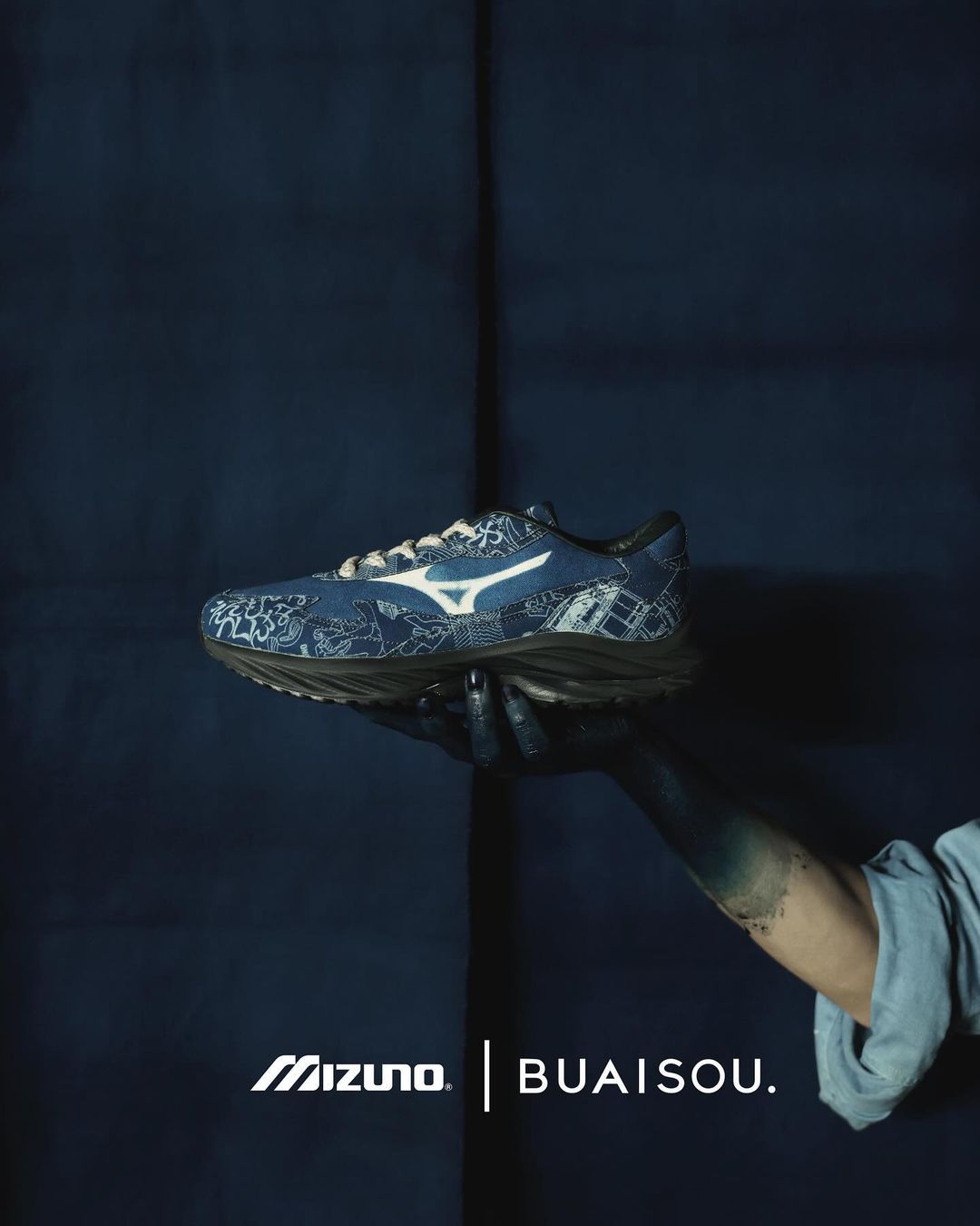 【2024年 8/24 発売】徳島発の藍師・染師特別モデル Mizuno WAVE RIDER β DYED BY BUAISOU (ミズノ 藍染め ウェーブ ライダー)