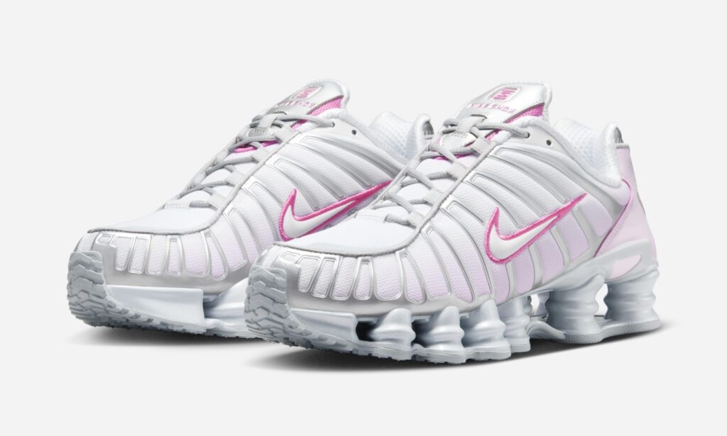 【2024年末 発売予定】NIKE SHOX TL “Metallic Platinum/Pinksicle” (ナイキ ショックス “メタリックプラチナム/ピンクシクル”) [HV2520-001]