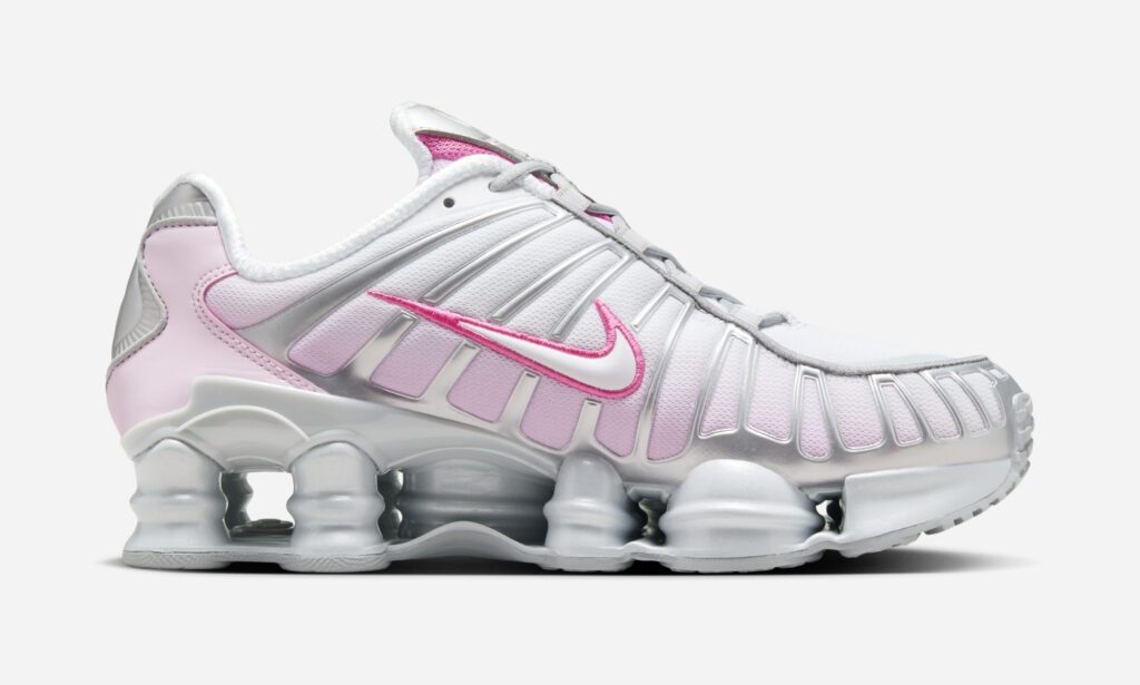 【2024年末 発売予定】NIKE SHOX TL “Metallic Platinum/Pinksicle” (ナイキ ショックス “メタリックプラチナム/ピンクシクル”) [HV2520-001]