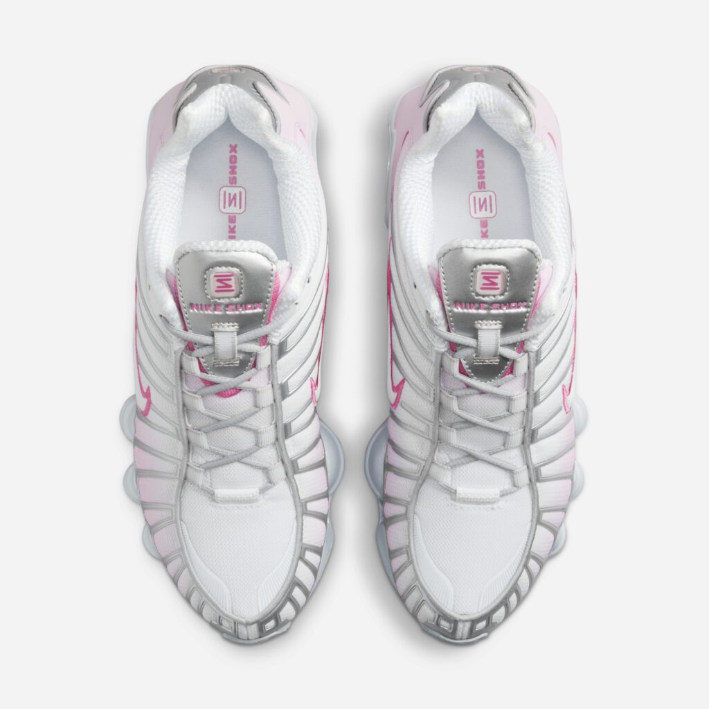 【2024年末 発売予定】NIKE SHOX TL “Metallic Platinum/Pinksicle” (ナイキ ショックス “メタリックプラチナム/ピンクシクル”) [HV2520-001]