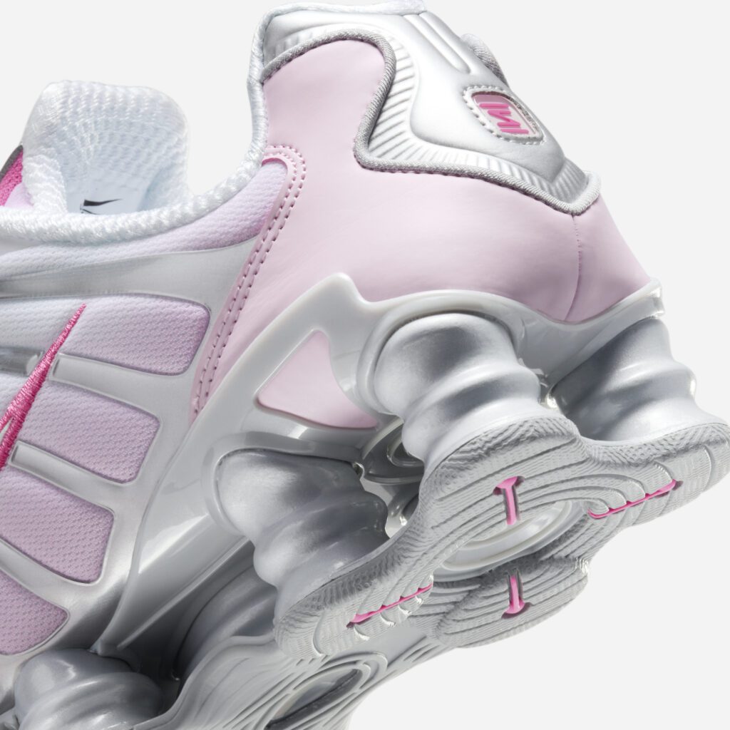 【2024年末 発売予定】NIKE SHOX TL “Metallic Platinum/Pinksicle” (ナイキ ショックス “メタリックプラチナム/ピンクシクル”) [HV2520-001]