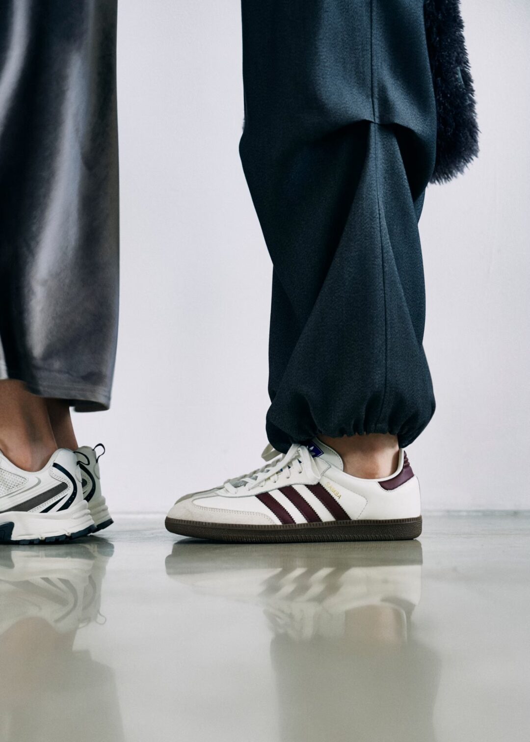 【2024年 9/18 & 9/19 & 9/26 発売】emmi × adidas Originals SAMBA OG “White/Maroon” (エミ アディダス オリジナルス サンバ “ホワイト/マルーン”) [JR2659]