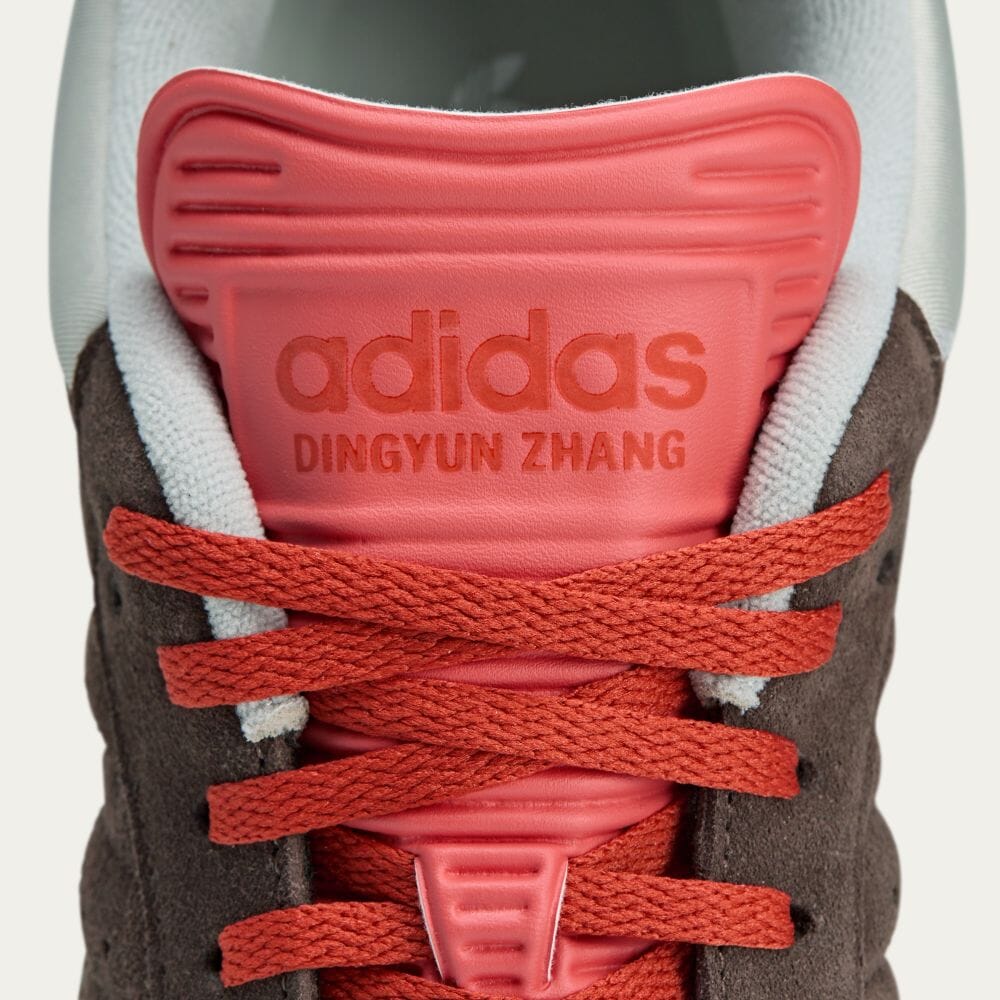 【2024年 10/18 発売】Dingyun Zhang x adidas Originals SAMBA “White Vapour/Oxidized Brown” (ディンユー・チャン アディダス オリジナルス サンバ) [IF9703/IF9704]