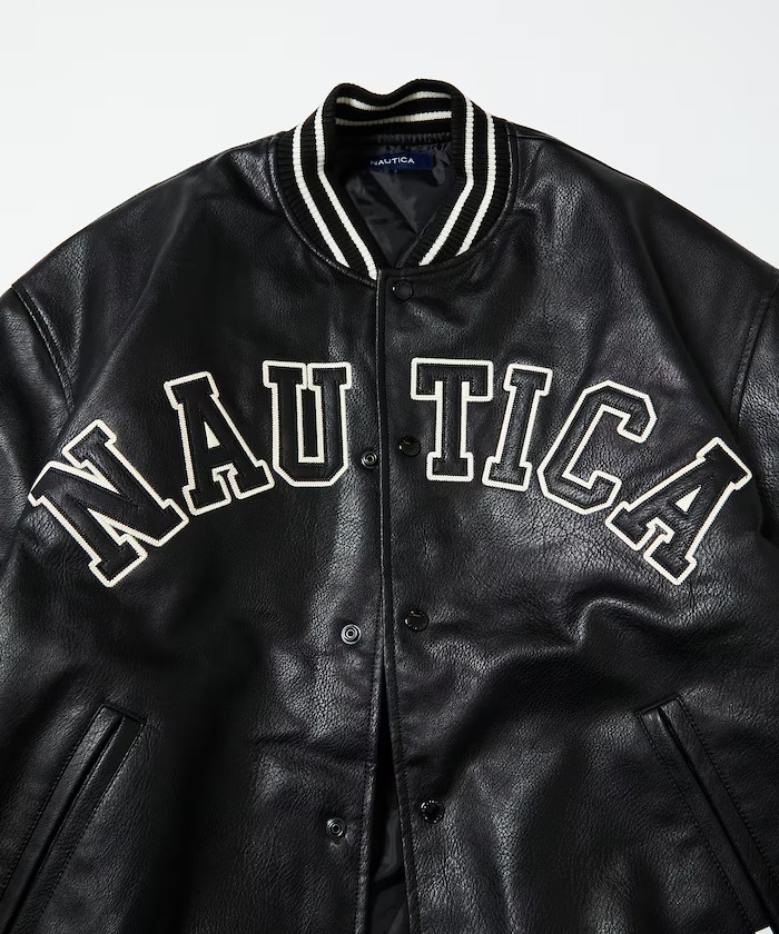 「NAUTICA/ノーティカ」アーチロゴを配置したフェイクレザースタジャン“Arch Logo Leather Award Jacket”が2024年 10月下旬 発売！