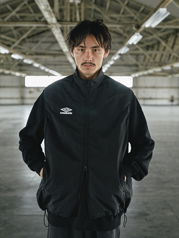 UMBRO × URBAN RESEARCH DOORS カプセルコレクション第2弾が2024年 9/20 発売 (アンブロ アーバンリサーチ ドアーズ)