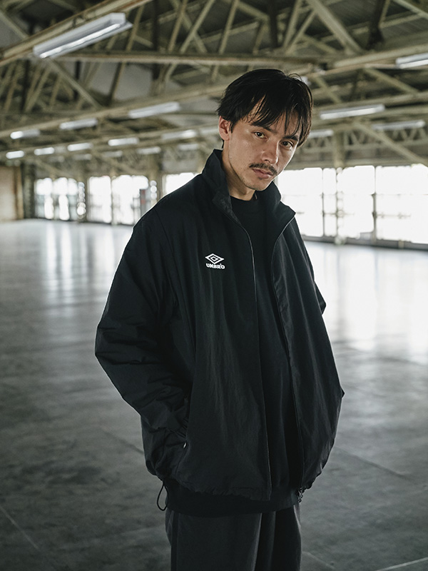 UMBRO × URBAN RESEARCH DOORS カプセルコレクション第2弾が2024年 9/20 発売 (アンブロ アーバンリサーチ ドアーズ)