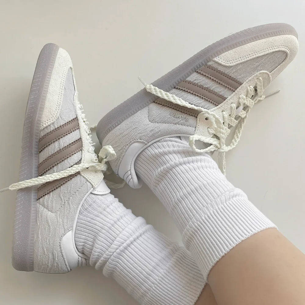 【2024年 発売】adidas Originals SAMBA OG “Lace Jacquard/Milk Gray” (アディダス オリジナルス サンバ OG “レースジャガード/ミルクグレー”) [JP5674]