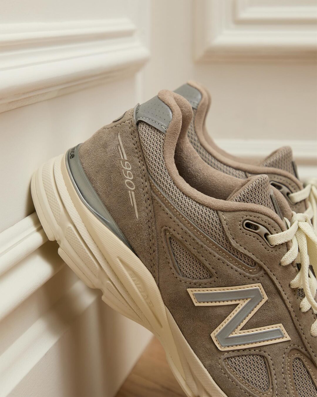 【2024年 10/8 発売】KITH x New Balance U990v4 KT4 Made in USA “Grey” (キス ニューバランス) [U990KT4]