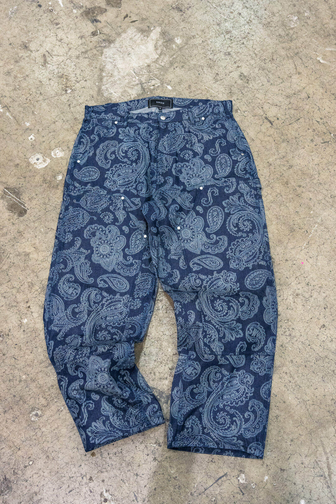 【抽選販売】S.W.U.N “Double Knee Paisley Denim Pants” (エスダブルユーエヌ “ダブルニー ペイズリー デニムパンツ”)