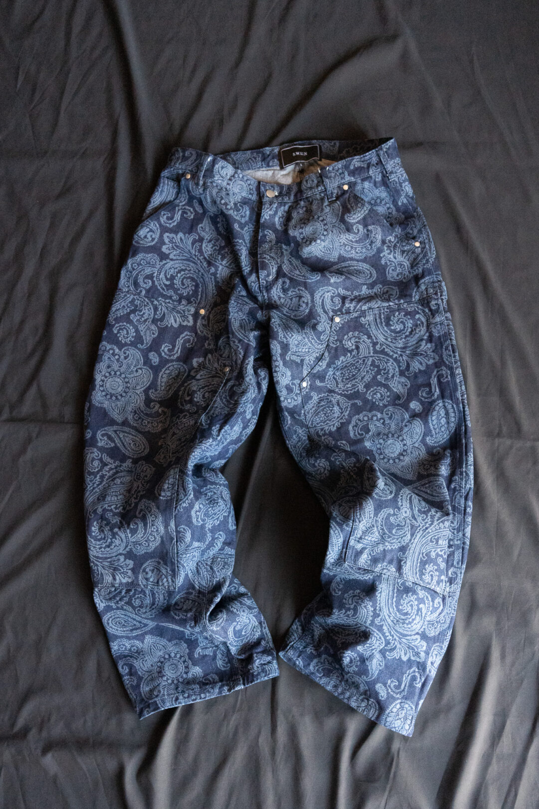 【抽選販売】S.W.U.N “Double Knee Paisley Denim Pants” (エスダブルユーエヌ “ダブルニー ペイズリー デニムパンツ”)