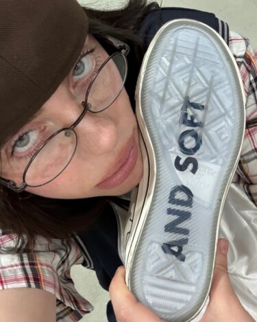 ビリー・アイリッシュ × コンバース コラボフットウェアが登場か？ (Billie Eilish CONVERSE)