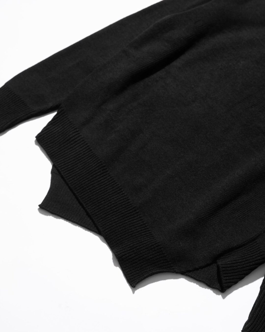 CDG から”symbolic bias designed knitwears”が2024年 10/18 発売 (シーディージー COMME des GARCONS コム デ ギャルソン)