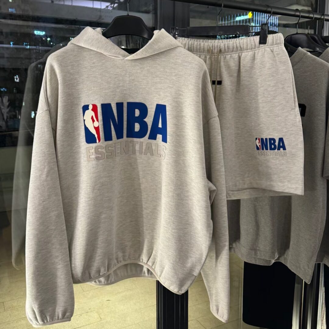 【2024年末 発売予定】NBA × FEAR OF GOD ESSENTIALS (エヌビーエー フィア オブ ゴッド エッセンシャルズ)