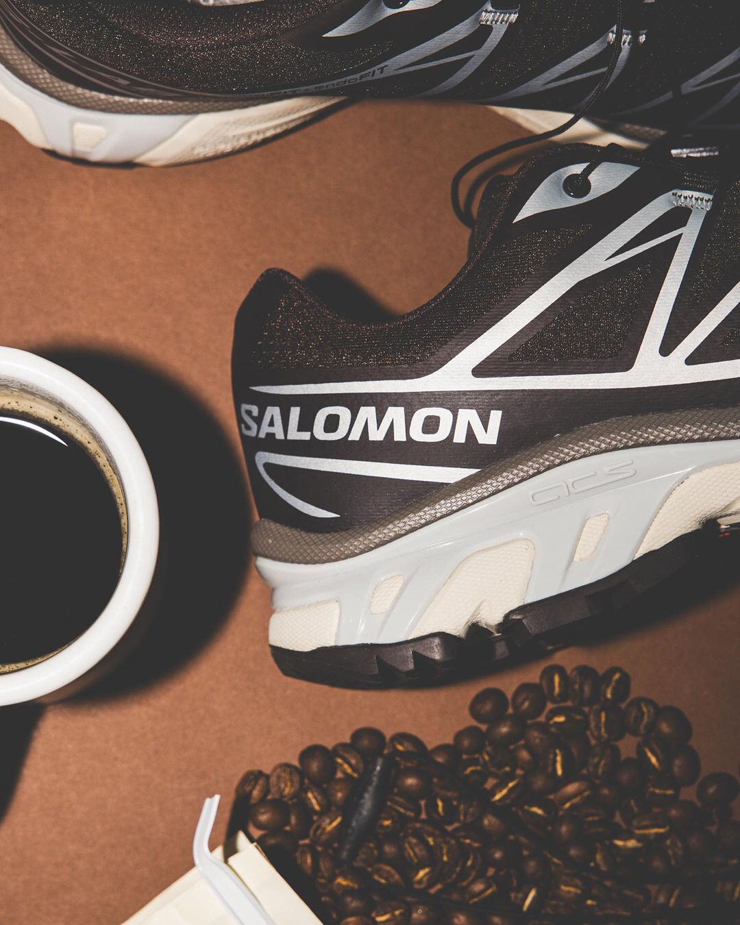 【2024年 10/4 発売】BEAMS EXCLUSIVE x SALOMON XT-6 “Black Coffee” (サロモン ビームス 限定カラー) [L47690400]