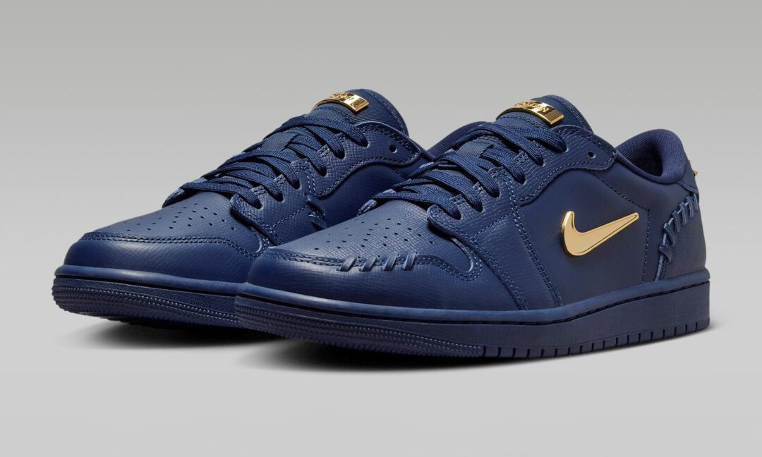 【2024年 10/7 発売】NIKE WMNS AIR JORDAN 1 LOW METHOD OF MAKE “Midnight Navy/Metallic Gold” (ナイキ ウィメンズ エア ジョーダン 1 ロー MM “メソッドオブメイク/ミッドナイトネイビー/メタリックゴールド”) [FN5032-400]