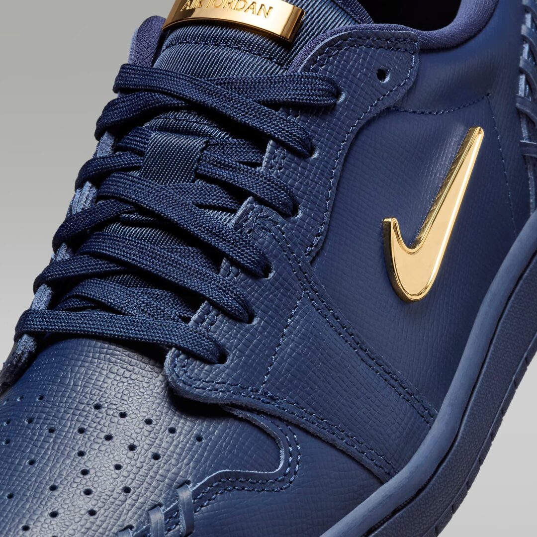 【2024年 10/7 発売】NIKE WMNS AIR JORDAN 1 LOW METHOD OF MAKE “Midnight Navy/Metallic Gold” (ナイキ ウィメンズ エア ジョーダン 1 ロー MM “メソッドオブメイク/ミッドナイトネイビー/メタリックゴールド”) [FN5032-400]