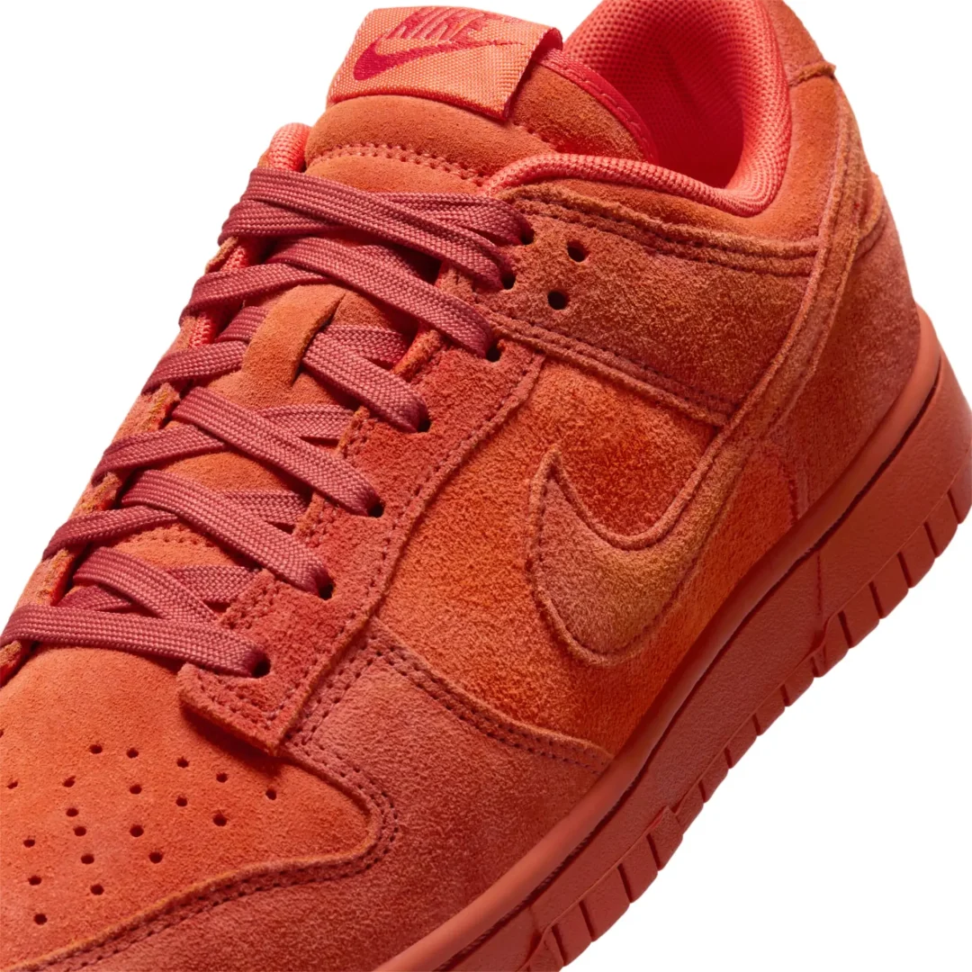 【2024年末 発売予定】NIKE DUNK LOW SE “Suede/Picante Red/Dragon Red” (ナイキ ダンク ロー “スエード/ピカンテレッド/ドラゴンレッド”) [HV5756-633]