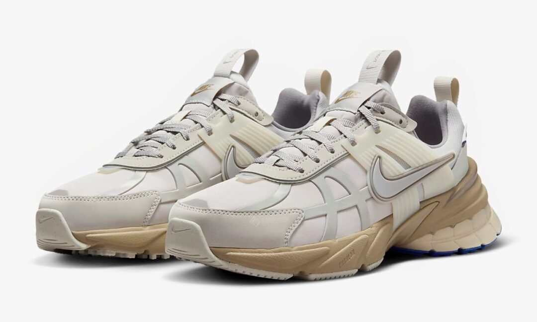 【2024年 10/8 発売】NIKE V2K RUN GORE-TEX “Light Iron Stone/Light Bone” (ナイキ ヴィツーケー ゴアテックス “ライトアイアンストーン/ライトボーン”) [FZ2622-002]