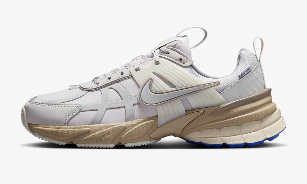 【2024年 10/8 発売】NIKE V2K RUN GORE-TEX “Light Iron Stone/Light Bone” (ナイキ ヴィツーケー ゴアテックス “ライトアイアンストーン/ライトボーン”) [FZ2622-002]