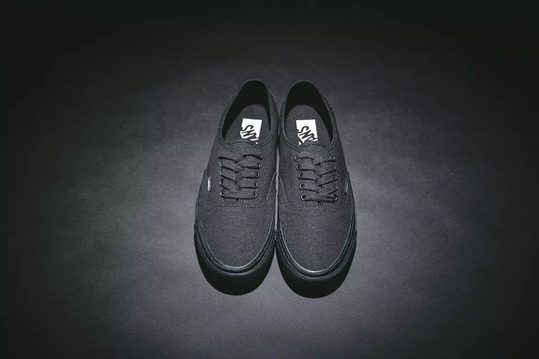 【2024年 10/15 発売】”Triple Black”カラーで構成されたVANS BLACK COLLECTION (バンズ ブラック コレクション)