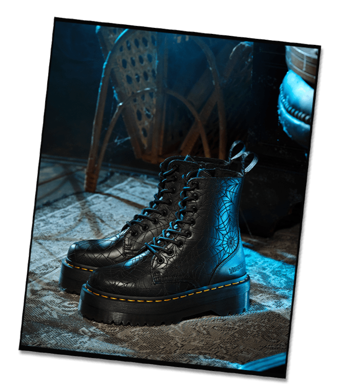 Dr. Martens × Netflixのドラマ「WEDNESDAY/ウェンズデー」コラボレーションが発売 (ドクターマーチン ネットフリックス)