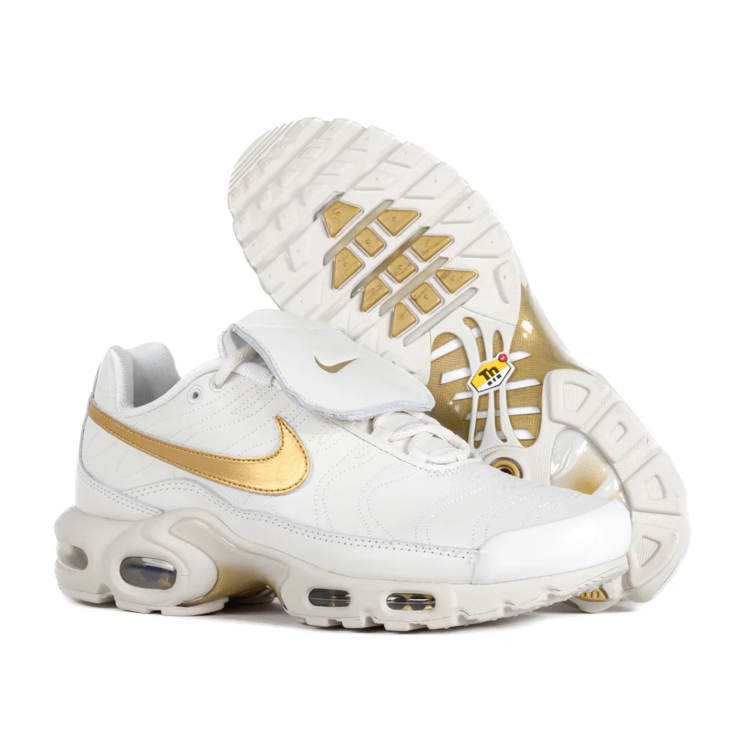 【2024年 発売】NIKE AIR MAX PLUS TIEMPO “Phantom/Metallic Gold” (ナイキ エア マックス プラス ティエンポ “ファントム/メタリックゴールド”) [HV2541-001]