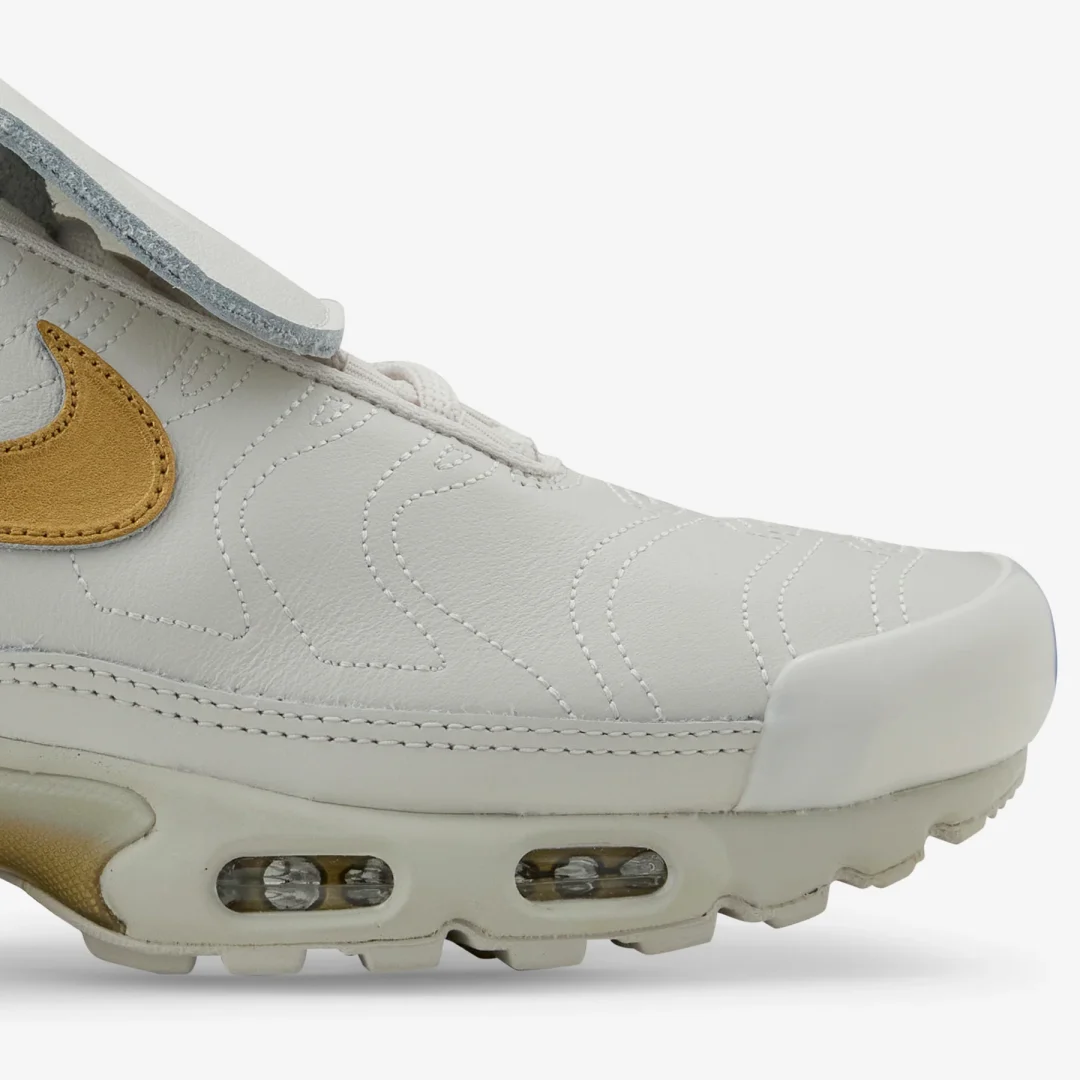 【2024年 発売】NIKE AIR MAX PLUS TIEMPO “Phantom/Metallic Gold” (ナイキ エア マックス プラス ティエンポ “ファントム/メタリックゴールド”) [HV2541-001]