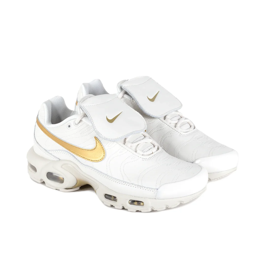 【2024年 発売】NIKE AIR MAX PLUS TIEMPO “Phantom/Metallic Gold” (ナイキ エア マックス プラス ティエンポ “ファントム/メタリックゴールド”) [HV2541-001]