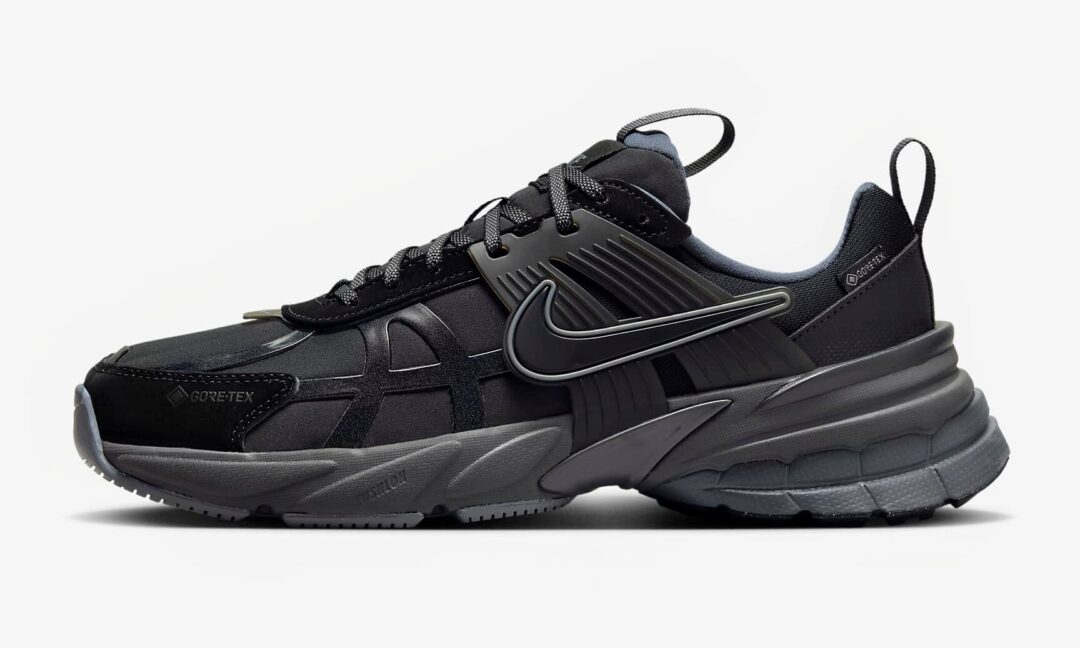 【2024年 10/8 発売】NIKE V2K RUN GORE-TEX “Black/Iron Grey” (ナイキ ヴィツーケー ゴアテックス “ブラック/アイアングレー”) [FZ2622-001]