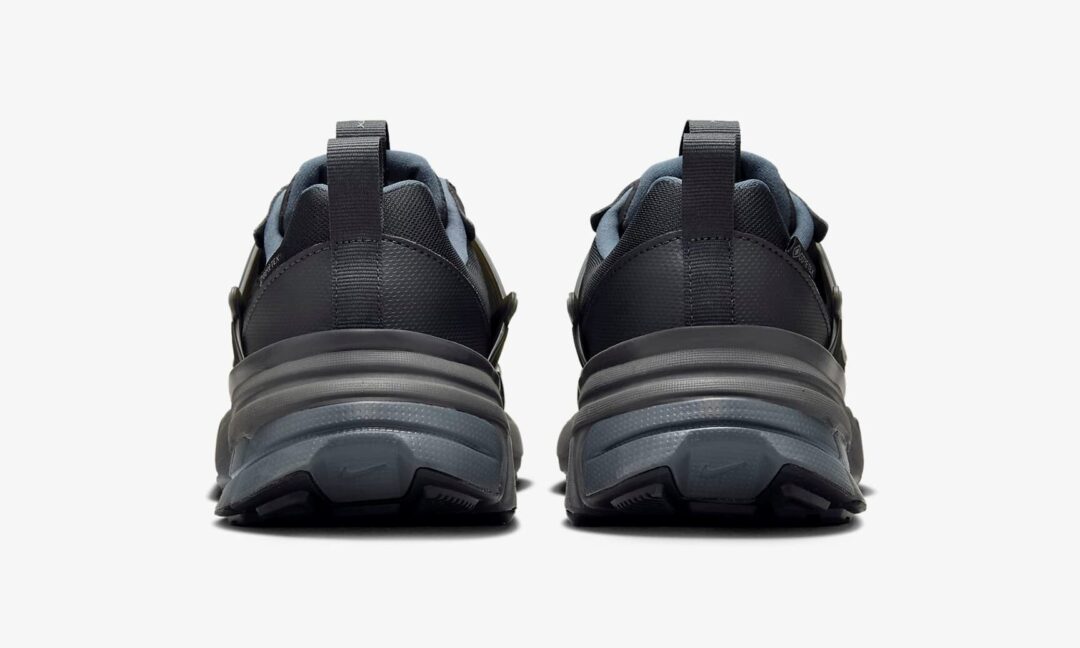 【2024年 10/8 発売】NIKE V2K RUN GORE-TEX “Black/Iron Grey” (ナイキ ヴィツーケー ゴアテックス “ブラック/アイアングレー”) [FZ2622-001]